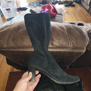 aerosols black boots